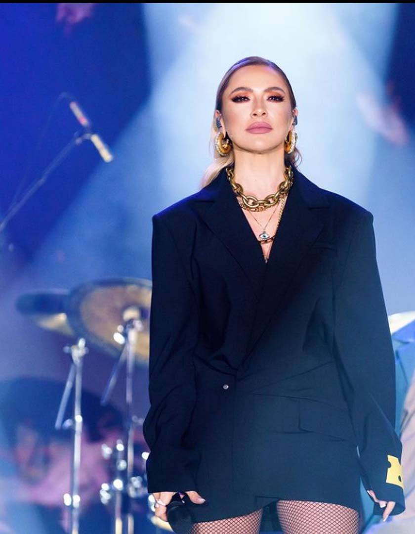 Hadise isyan etti! Sosyal medya paylaşımıyla ateş püskürdü: "Ben bir buçuk senedir bir grup tarafından taciz ediliyorum, tehdit ediliyorum" 2